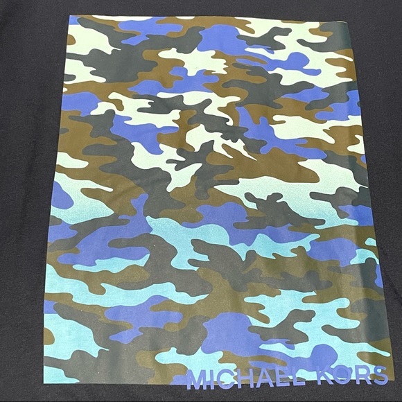 Michael Kors Mens Long Sleeve T-Shirt Crewneck XL Navy With Camo Prints NWT - Picture 3 of 15